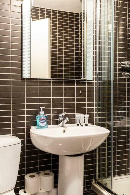 Spacious Belfast City Centre Duplex Apartment Eksteriør billede
